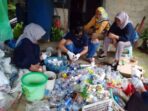 Menghidupkan Kesadaran Masyarakat dengan Bank Sampah di Kampung Berseri Astra Ecovillage Sarabar