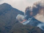 Warga Dievakuasi ke Balai Desa akibat Kebakaran Gunung Merbabu