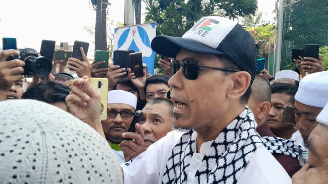 Munarman, Eks Jubir FPI, Dibebaskan dari Lapas Salemba dengan Tegaknya ‘Selamatkan Palestina’