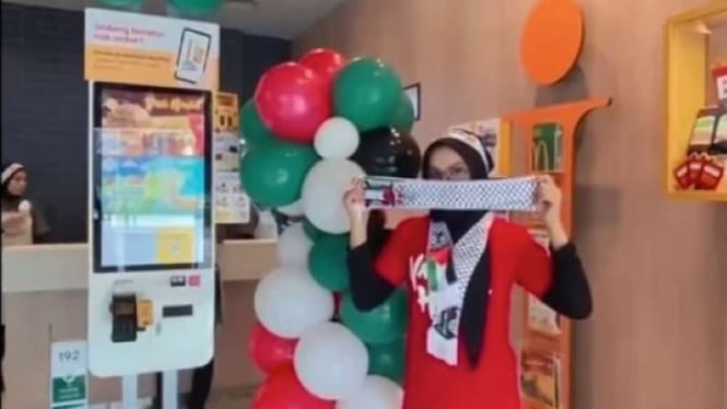 Kontroversi McD dengan Tema Palestina, Celine Mengundang Perhatian dengan Panggilan ‘Papa’ pada Jaksa Agung dan Pengakuan Terdakwa yang Mencengangkan