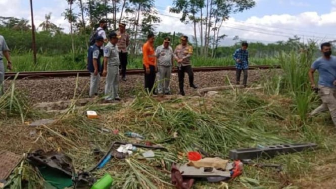 Dirlantas Polda Jatim Mengungkap Kengerian di Lintasan Minibus yang Ditabrak KA di Lumajang