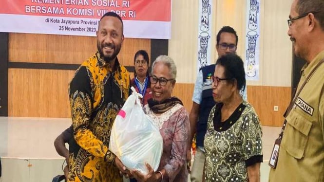 Anggota DPR Yan Mandenas Mendorong Peningkatan Pengadaan Rumah Sehat untuk Warga Papua