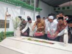 Mahfud MD Melakukan Ziarah ke Sejumlah Makam Kiai NU Saat Berkeliling di Jawa Timur