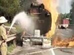 Truk Tangki Mengangkut Methanol Terbakar di Jalan Tol Tangerang-Merak