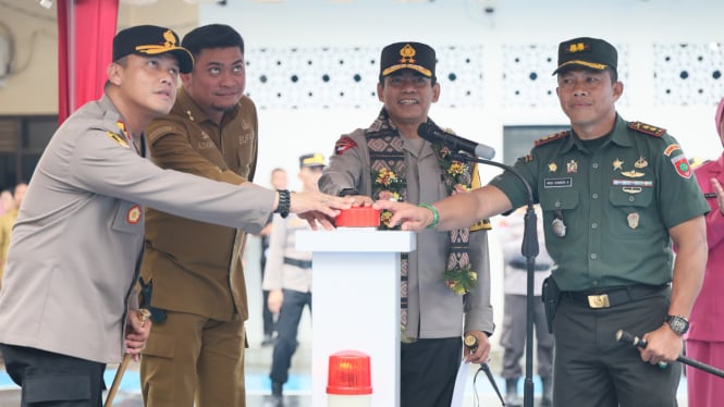 Irjen Andi Rian Membantu Masyarakat dan Menjaga Kelancaran Pemilu di Sulsel