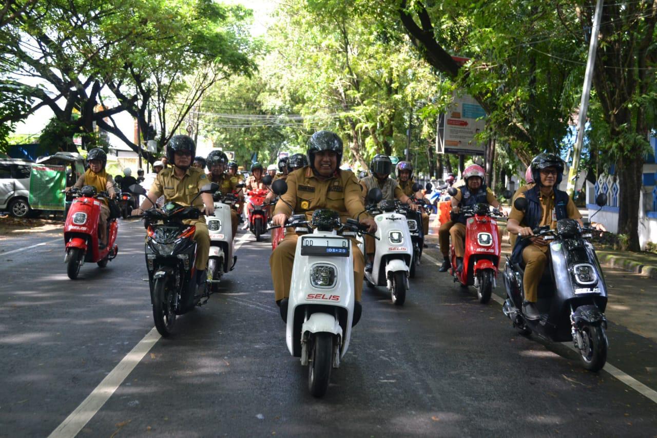 Rayakan 3 Tahun Kepemimpinan dengan Berkendara Motor Hati Kita Keliling Kota Maros