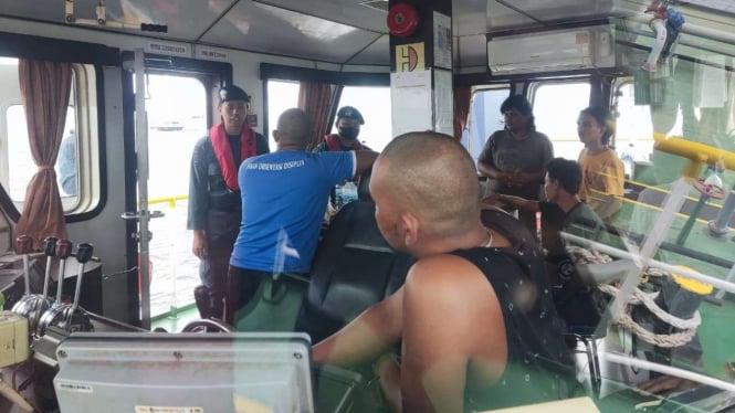 Kapal Patroli KPLP Berhasil Menyelamatkan Anak Buah Kapal (ABK) yang Dirompak dan Disandera di Perairan Kalimantan