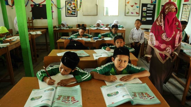 Kementerian Agama Memastikan Guru PAI Mendapat Tunjangan Hari Raya