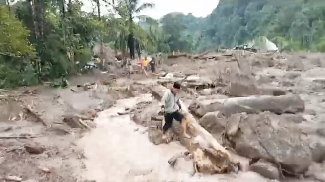 10 Orang Hilang Tertimbun Longsor di Pesisir Selatan Sumbar