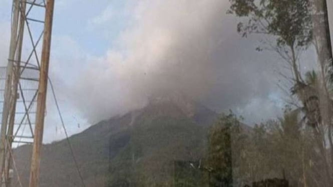 Menurut PVMBG, Gunung Karangetang Mengalami 10 Kali Gempa Embusan