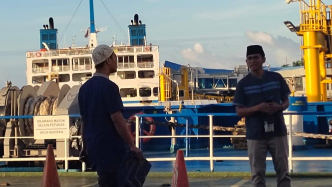 Suasana Salat Idul Fitri di Kapal Merak-Bakauheni