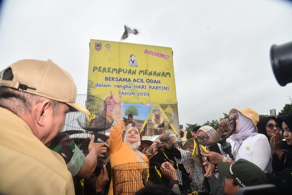 Acil Odah Pimpin Gerakan “Perempuan Menanam Ribuan Pohon” di Kalsel untuk Memperingati Hari Kartini