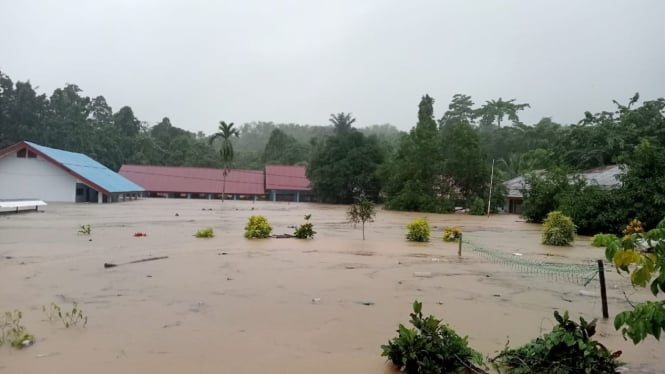 Banjir dan Longsor Melanda Luwu, 1.200 Warga Mengungsi dengan 7 Orang Tewas dan 15 Rumah Hanyut