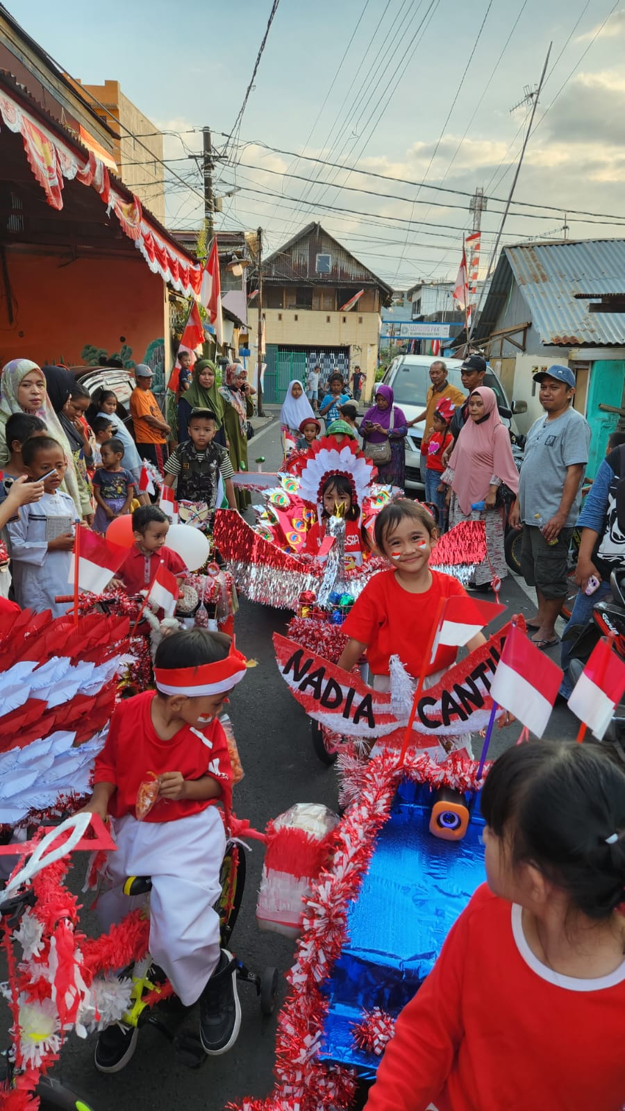 Lomba Sepeda Hias di Lingkup Kelurahan Bara-Barayya Timur Kecamatan Makassar: Ajang Hiburan bagi Warga yang Meriah