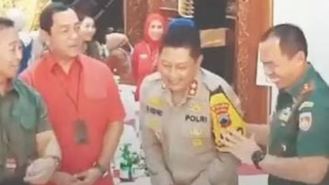 Polda Jateng Memberikan Klarifikasi Terkait Tidak Menanggapi Salaman Andika: Malah Mereka Berkomunikasi dengan Cipika-Cipiki